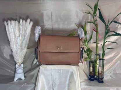 Treasure 22 PU Almond